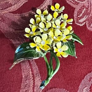 Gorgeous vintage clusters daisies flower pin / brooch